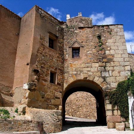 Apartamento Turistico Muralla De กาเซเรส ภายนอก รูปภาพ