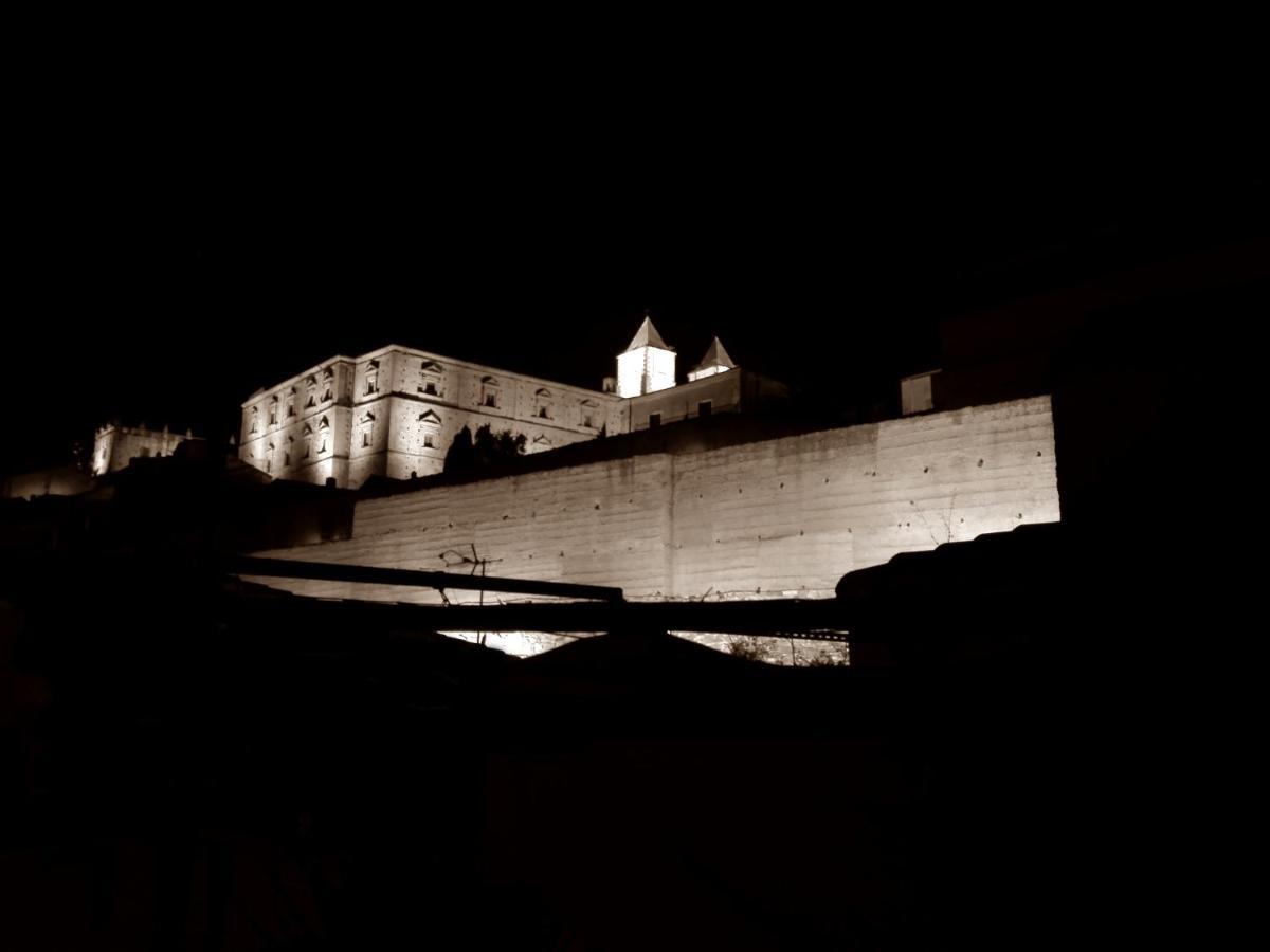 Apartamento Turistico Muralla De กาเซเรส ภายนอก รูปภาพ