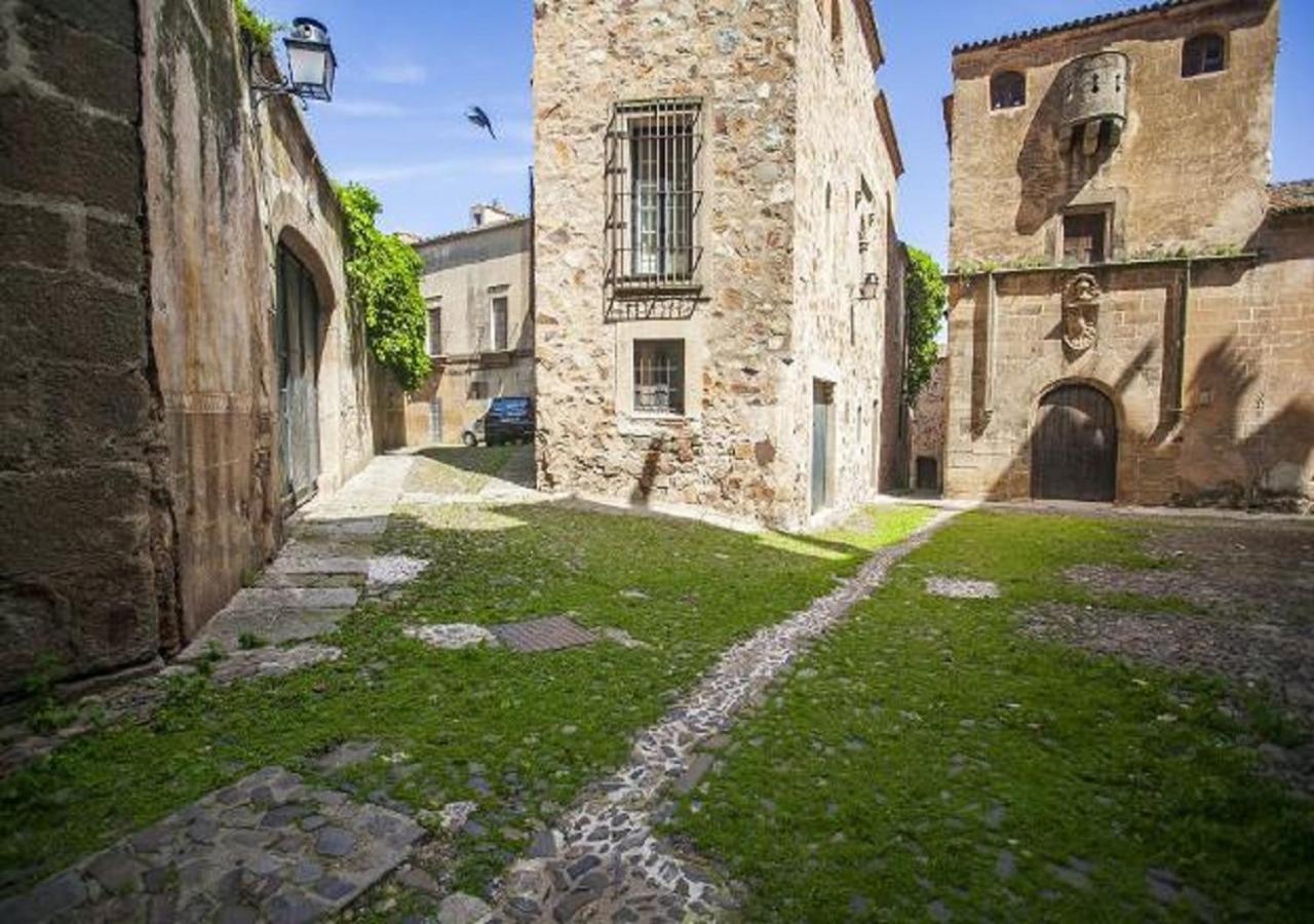 Apartamento Turistico Muralla De กาเซเรส ภายนอก รูปภาพ