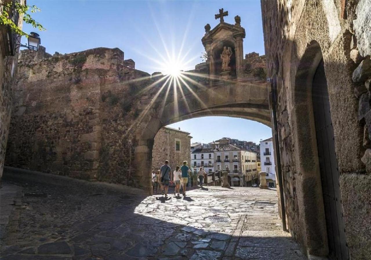 Apartamento Turistico Muralla De กาเซเรส ภายนอก รูปภาพ