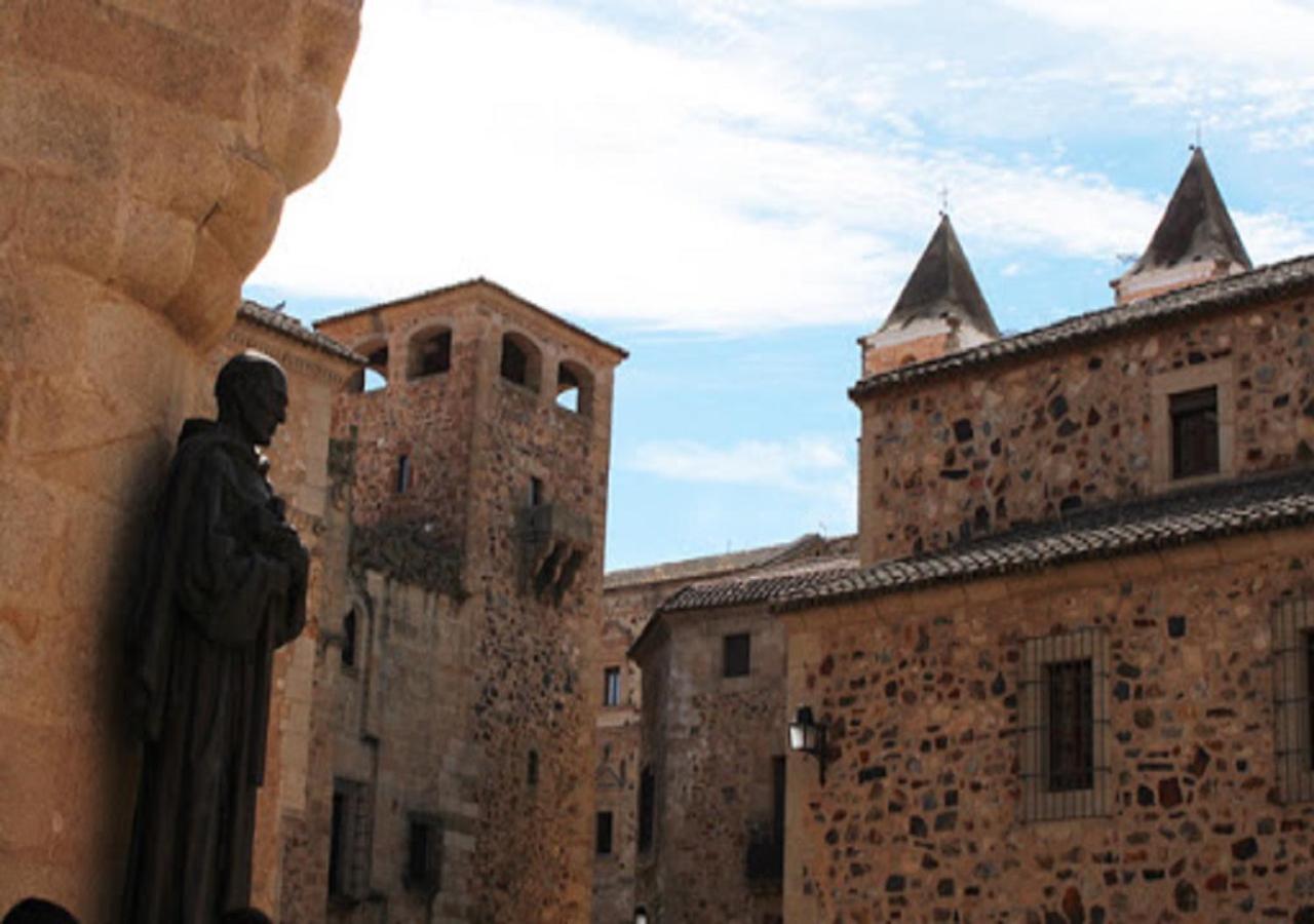 Apartamento Turistico Muralla De กาเซเรส ภายนอก รูปภาพ