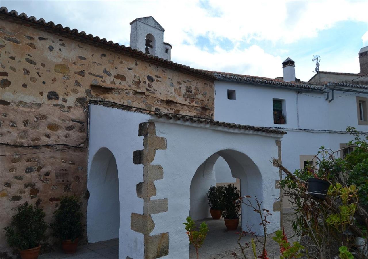 Apartamento Turistico Muralla De กาเซเรส ภายนอก รูปภาพ